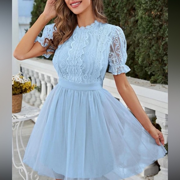 Luxe lace mock neck puff sleeve dress - Picture 7 of 10